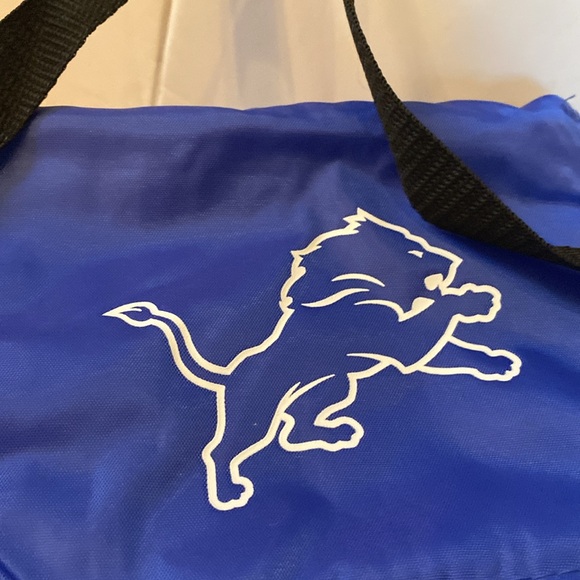 Detroit Lions license plate holder & insulated lightweight cooler game give away - Picture 5 of 8
